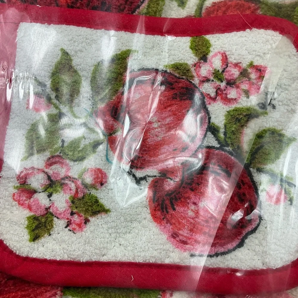 Vintage 1960/70 kitchen charm color fast all cotton towel ensemble USA made